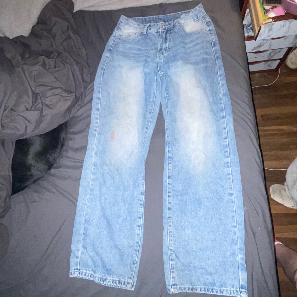SHEIN Men's Relaxed Fit Light Blue Jeans